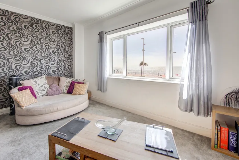 Seafront Apt with amazing views, central location - Image 1