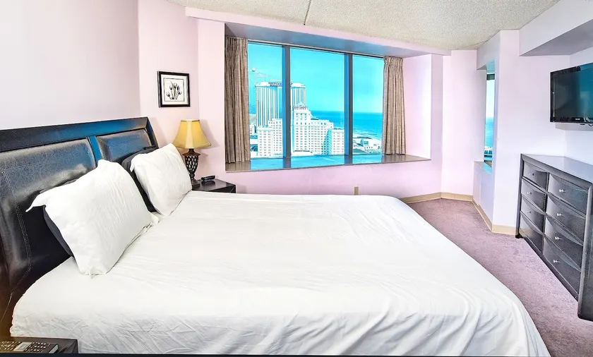 2 Bed, 2 Bath on 27th Floor! Views All Around! - Image 1