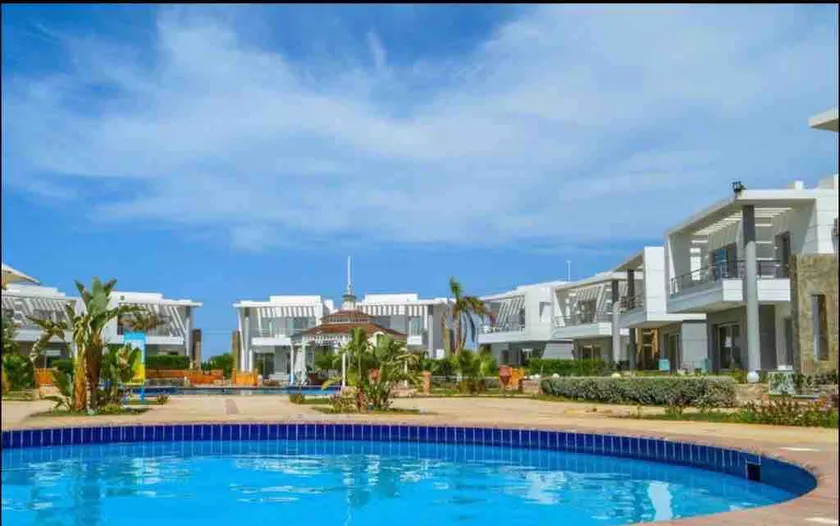 Cheerful 3-Bedroom Holiday home With private pool&garden - Image 1