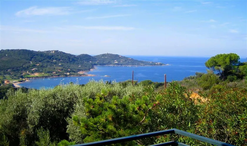 House on the south shore of the Gulf of Ajaccio. - Image 1