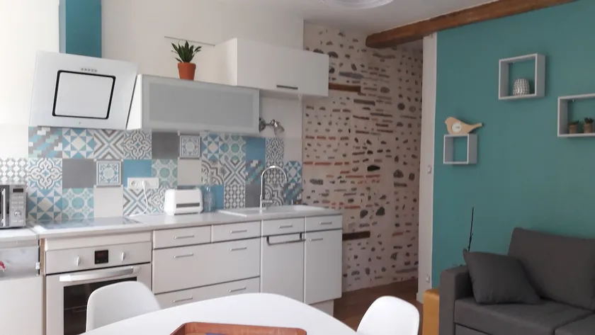 bright 2-room apartment in the heart of the city with terrace - Image 1