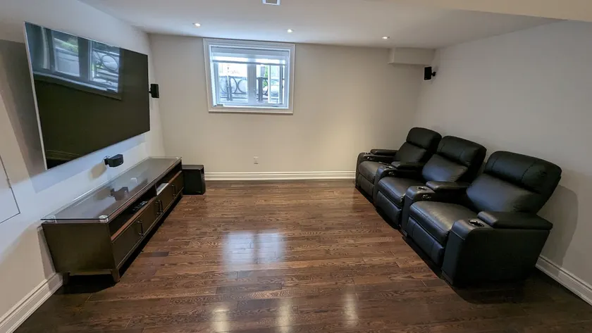 Modern 1 Bedroom Guest Suite - Image 1