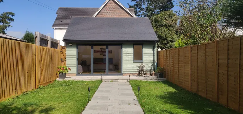 ⭐⭐⭐⭐⭐ Self Contained Annexe with a Super King bed - Image 1