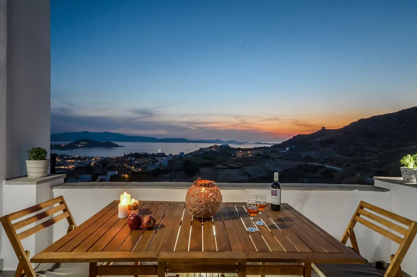 RED SUNSET VACATION HOME - Image 1