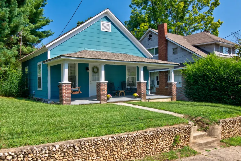 Adorable 2 Bed 2 Bath North Chatt Bungalow - Image 1