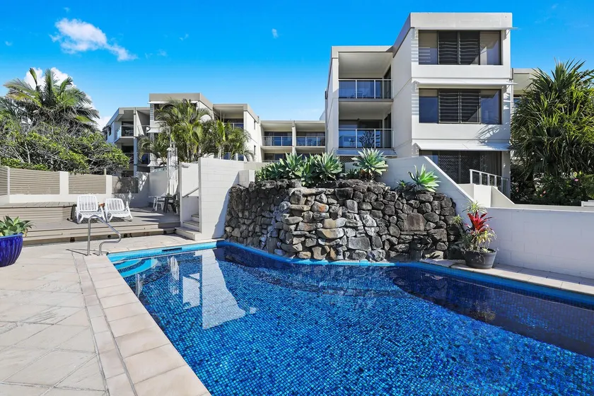 Beachside Views 2 Bedroom Apartments Mooloolaba - Image 1
