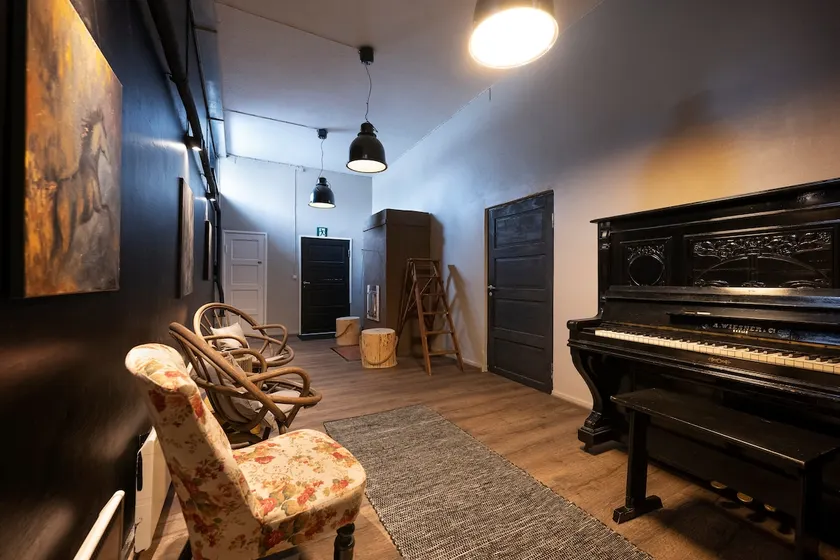 Apartment in the courtyard of the horse farm (Troika) - Image 1