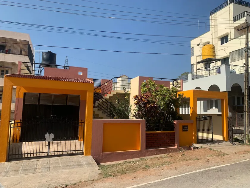Independent villa house - Image 1