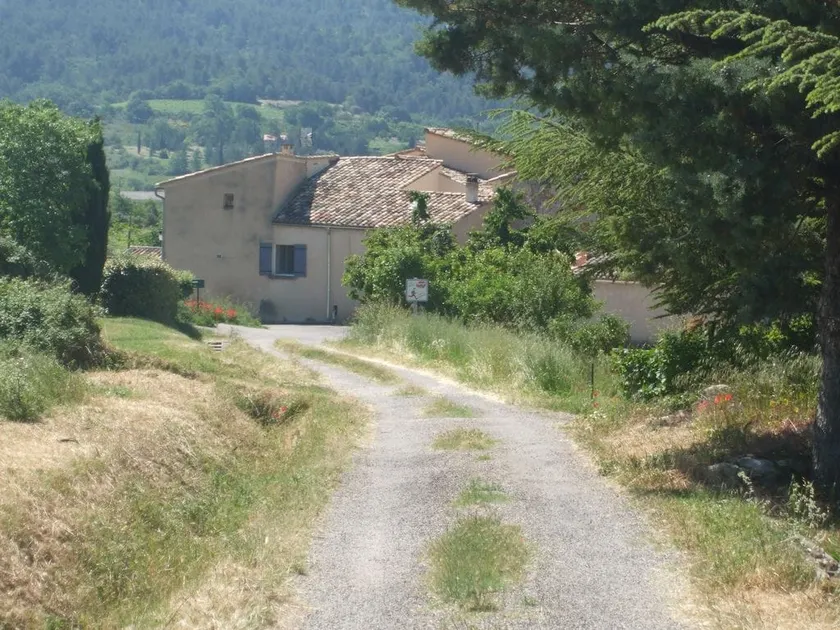 Casa Hamlet em Saint Saturnin-lès-Apt no coração das vinhas do Luberon - Image 1