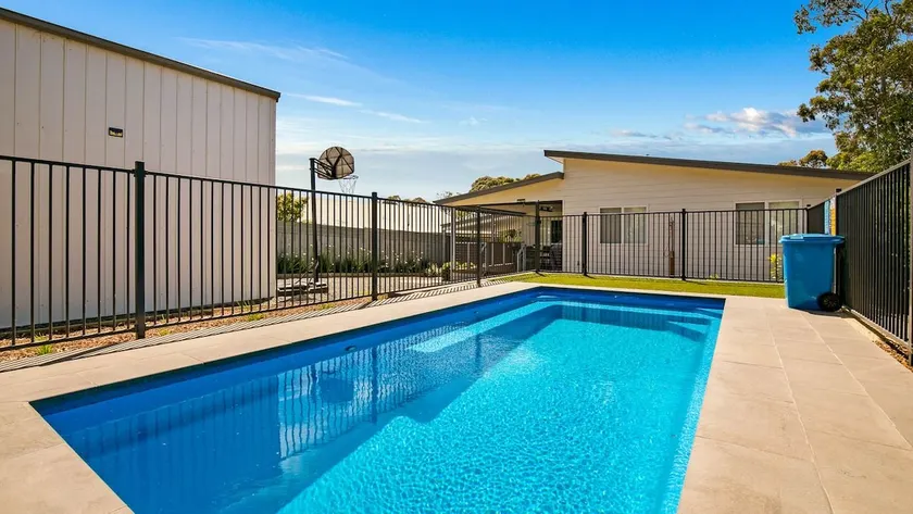 A Perfect Ten - Cowes, VIC - Image 1