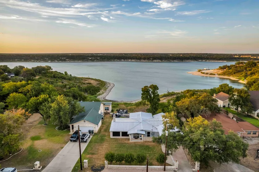 Enjoy the Best View on Lake Belton with Direct Lake Access - Image 1