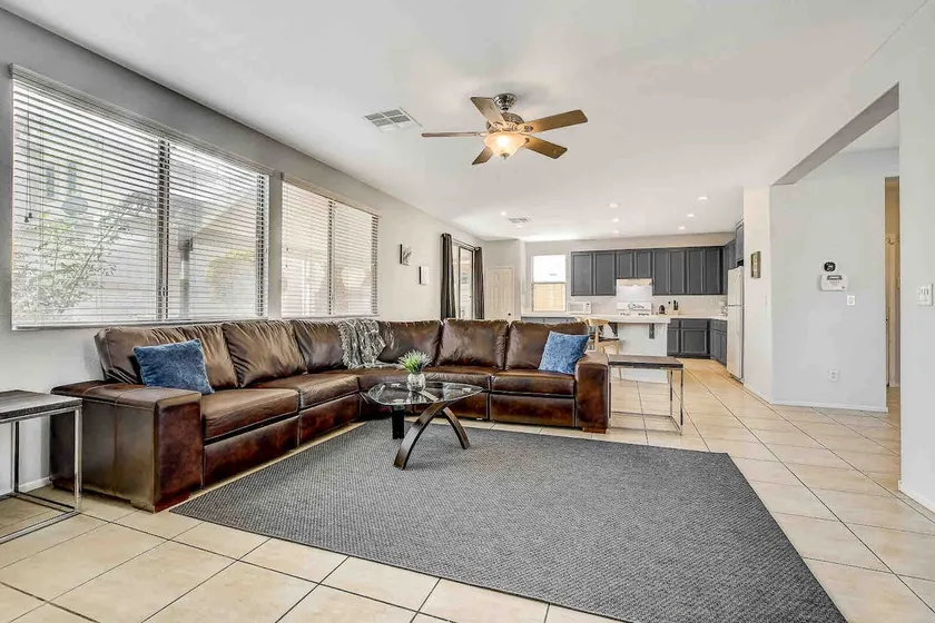 Beautiful home on West Side Modern Clean Bright - Image 1