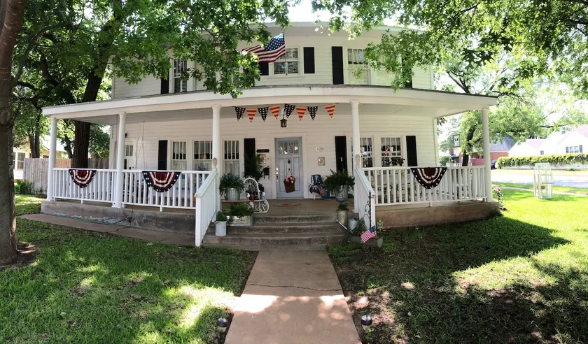 Highland House 2 - Image 1