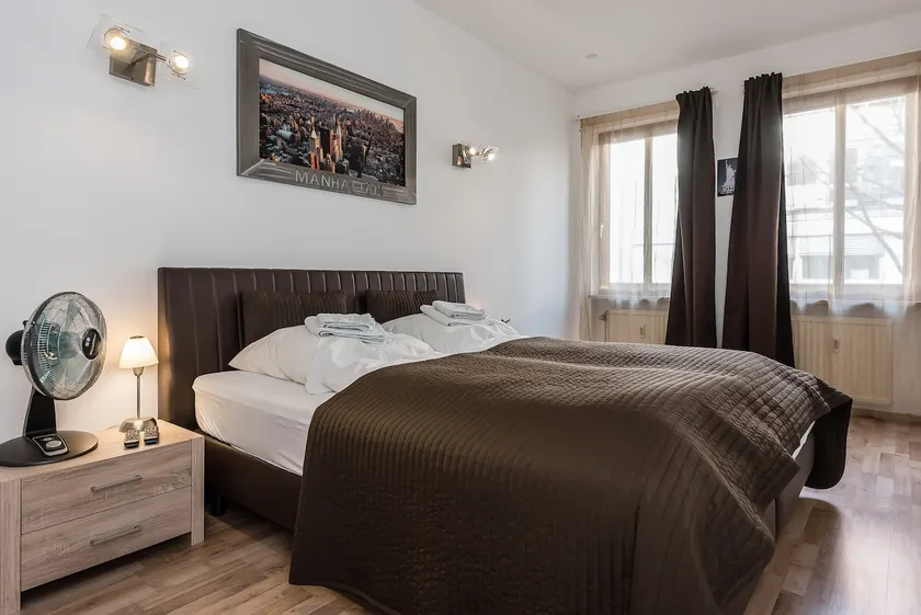 Quiet apartment at the main train station - Image 1