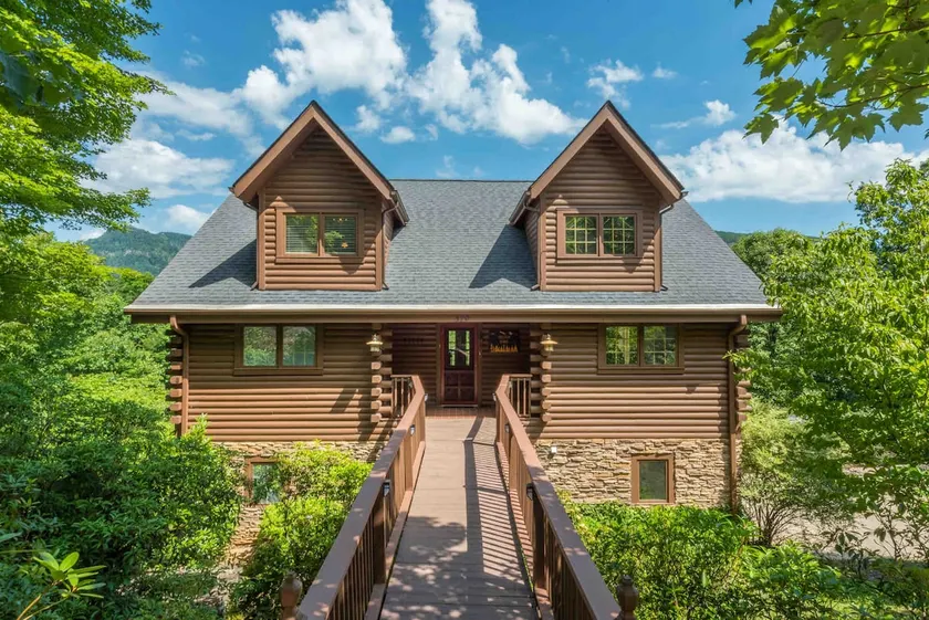 Tree Top Lodge - Log Cabin with Amazing Views - Image 1