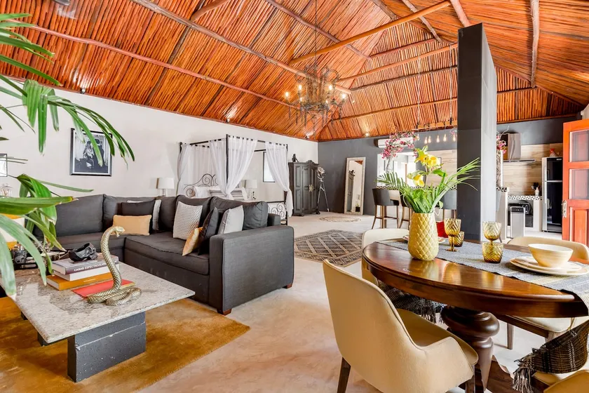 Romantic and sexy boutique loft, private jacuzzi - Image 1