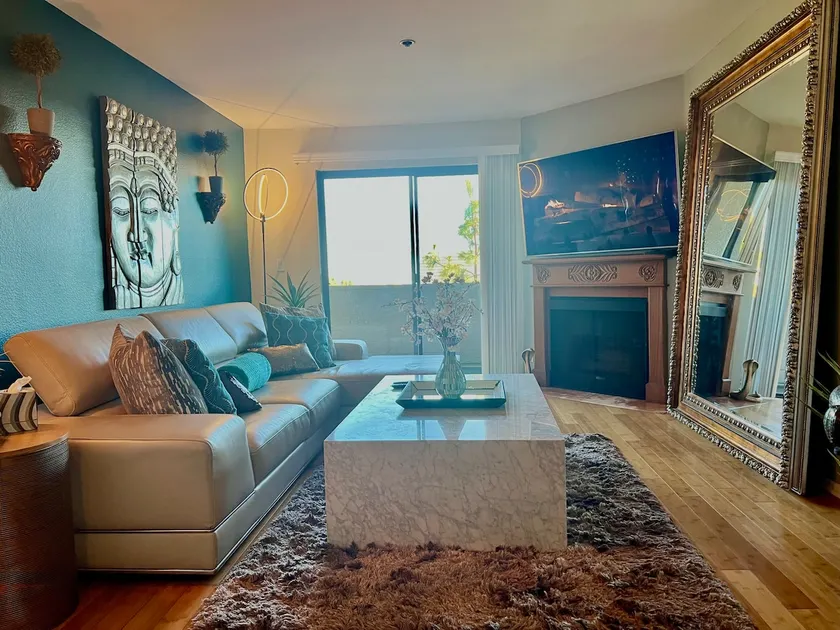 Walk to UCLA! Westwood One BDRM +Views, Pool, Gym! - Image 1