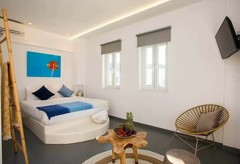 Jonaz Suite, Ornos beach (4pax) - Image 1