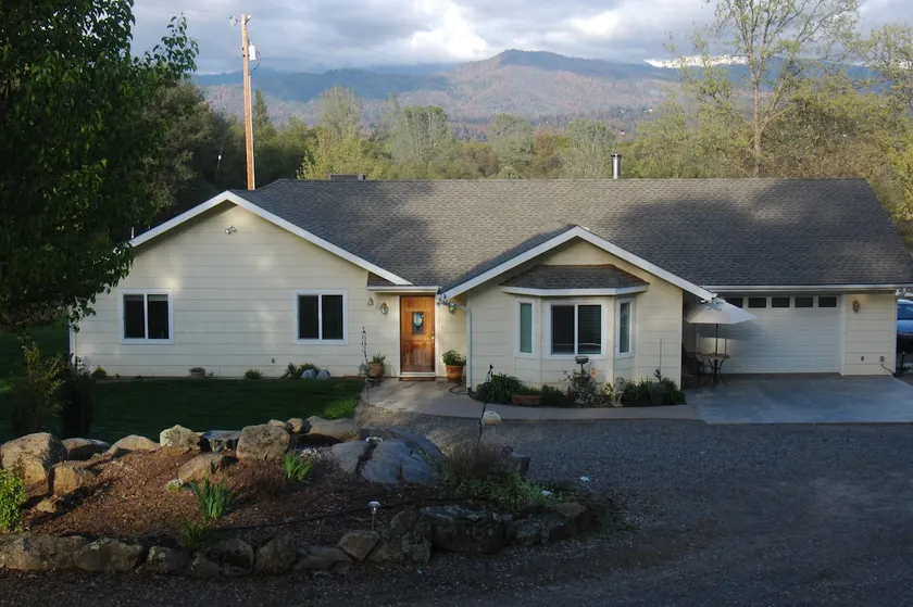 Trishs Moon Vacation Home - Image 1