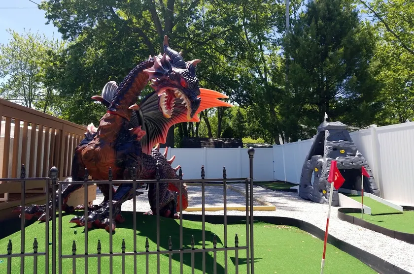 ★Dragon’s Lair★Private Home w/ Arcade & Minigolf★ - Image 1