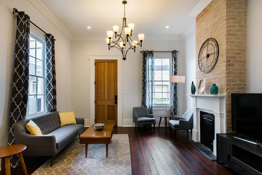 Restored Cottage Two Blocks from a Mardi Gras Parade Route - Image 1