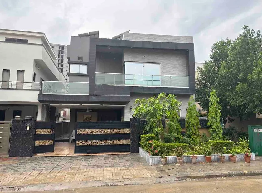 Designer house 5BR,13 bed,2 living, 6bath, kitchen - Image 1