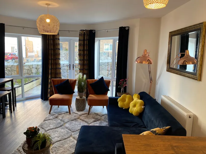 Luxury Modern 2Bed Seafront Apartment in Rhos on Sea - Image 1