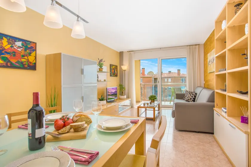 Europa Square Apartment - Image 1