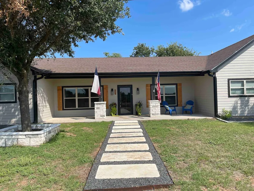 Darling 3 bed 2 bath Kingsland home close to LBJ! - Image 1