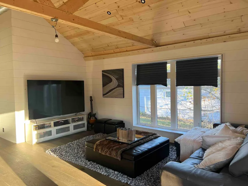 Cozy Cottage with Amazing Location!! - Image 1