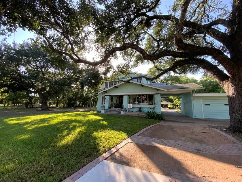 Victorian 1920s 5 bdrm w/ Pool, antiquer’s dream - Image 1