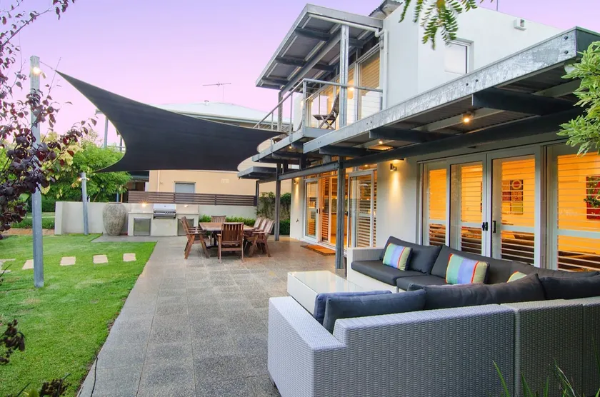 Stylish Beach Front Villa - Image 1