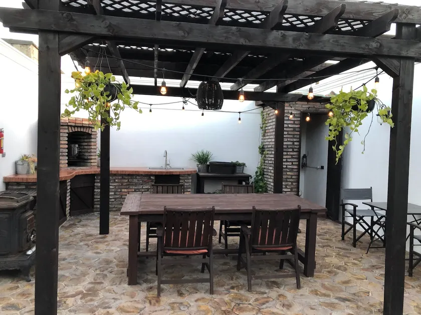 Casa Blanca · Patio and private garage - Image 1