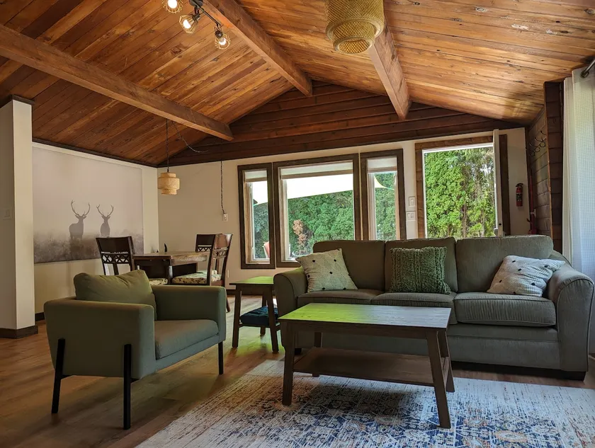 Creek side cottage - Image 1