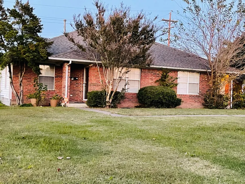 Cozy & Convenient Duplex: Free WIFI, washer/dryer - Image 1