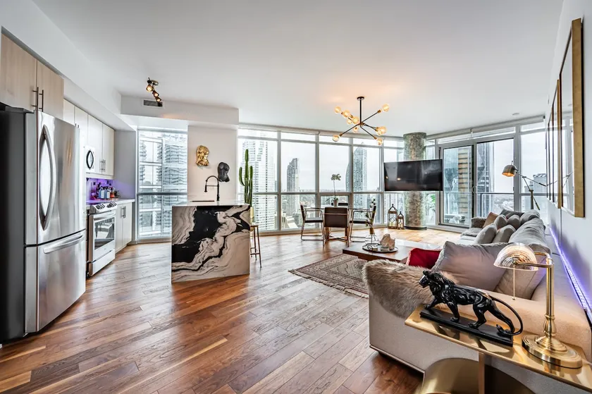 Presidential Loft - Stunning Water and City Views - Image 1