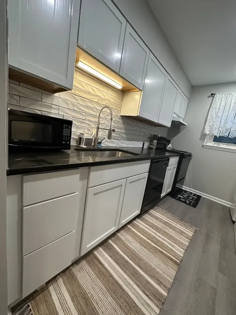 Condo in Chapel Hill - Image 1