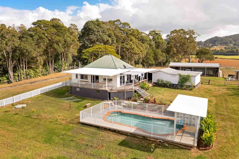 'Rail Trail Cottage'-Artisan rural Home 5 mins to pristine beach - Image 1