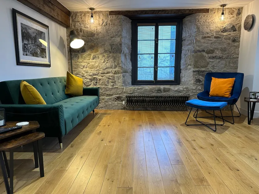 Trendy & Central 18th Century River View Apartment - Image 1