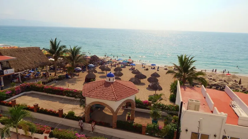 Beachfront Condo on Los Muertos Beach, Puerto Vallarta / Romantic Zone / Amapas - Image 1