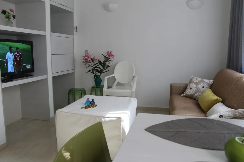 Myron Suite Old Town - Image 1