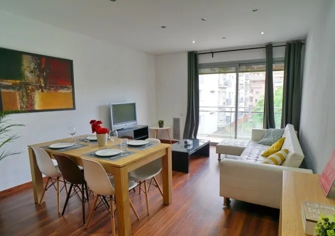 FLAT FIRA Bcn. 4 bedrooms, 8 people. - Image 1