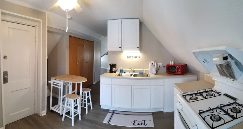 Eccentric retreat in the heart of downtown! - Image 1