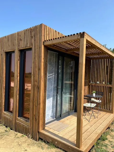 Cozy wooden chalet with shared pool - Image 1