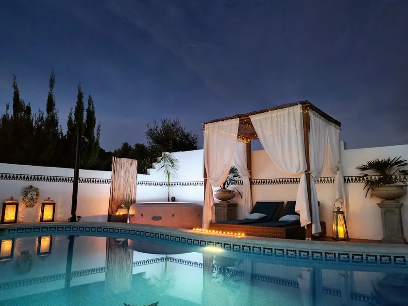 Romantic Getaway, Panoramic Views, Pool & Hot Tub. - Image 1