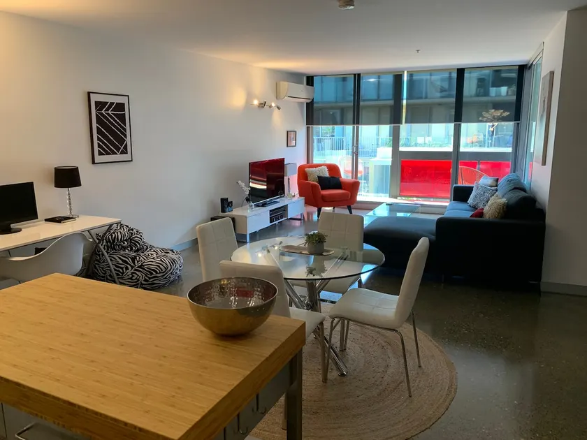 Port Melbourne Perfect 2 Bed - Image 1