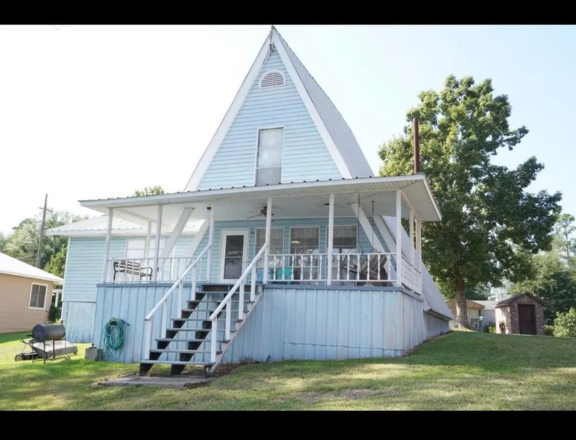 Waterfront Lake house Getaway - Image 1