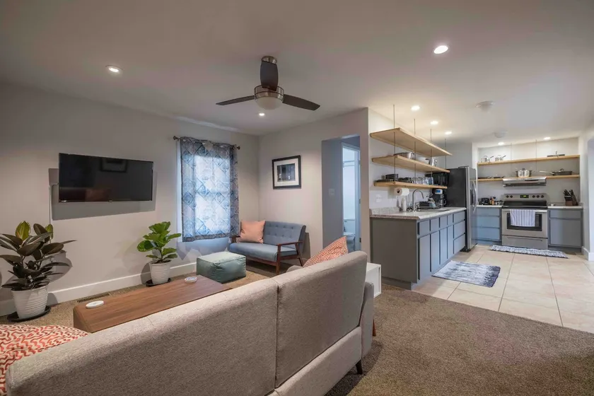 ‘The Welcome Home’ 2 bed, 1 bath right in town. - Image 1