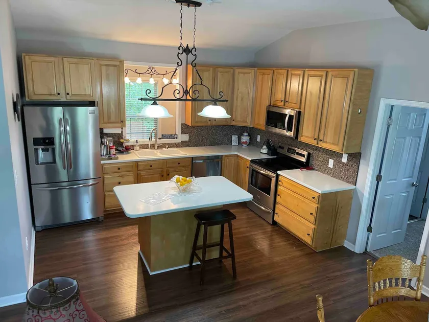 Just off Main near Taylors Mill - CLEAN & COMFY - Image 1