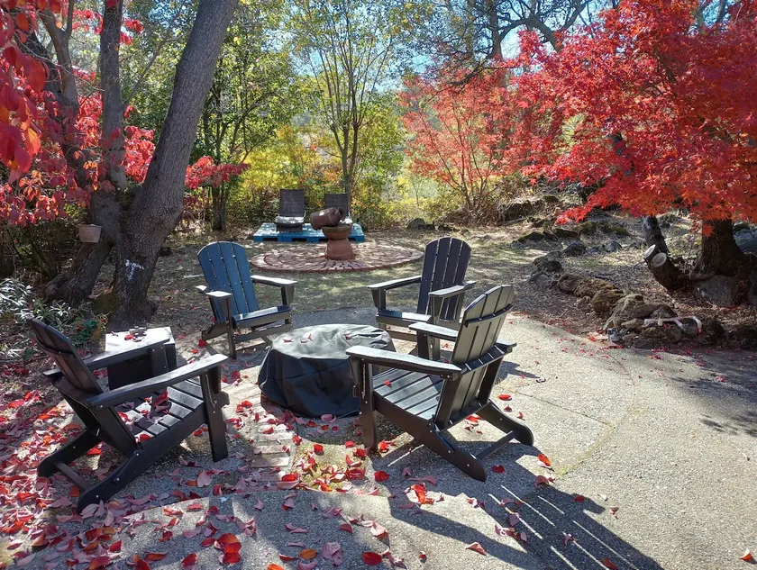 2.5 Acre Folsom Lake Resort with 6 Rooms & 4 Baths - Image 1